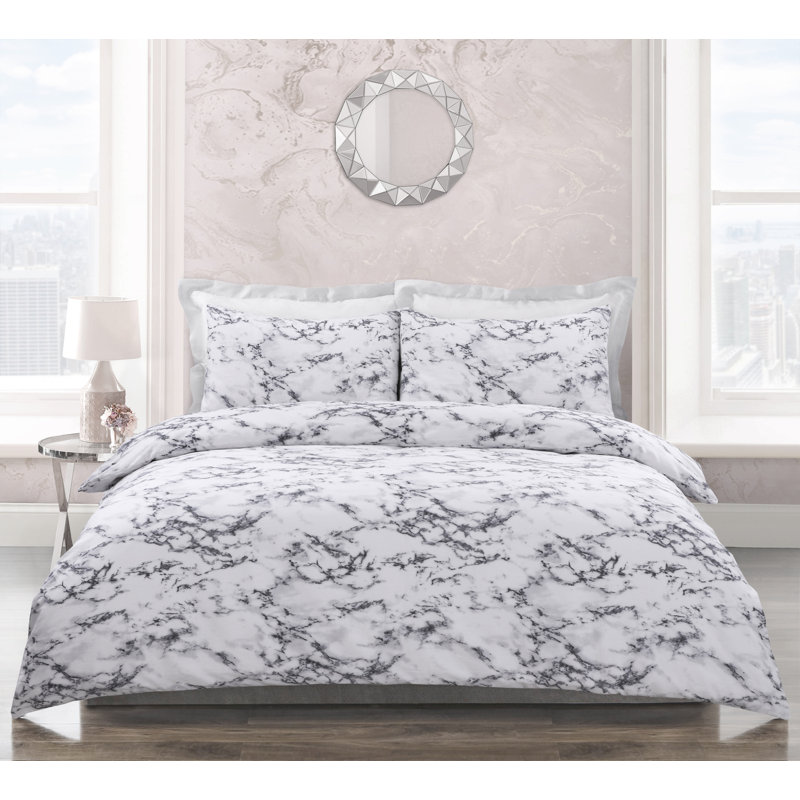 Carneshia Polyester Tufted Duvet Cover Set