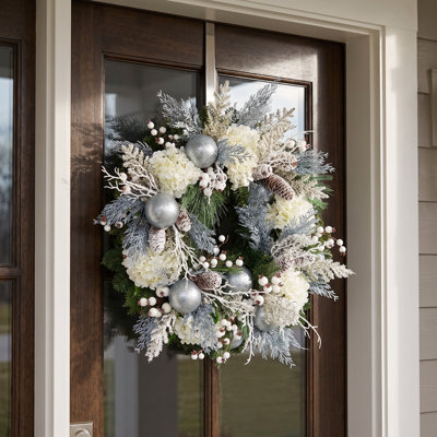 Becker 28 " Handmade Hydrangea Wreath