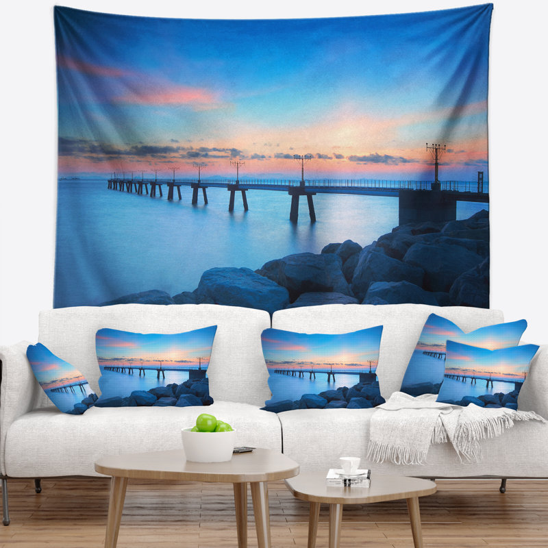 Tapisserie sea bridge bleuté mer avec pilier de mer bleu rocky, H 50 po x l 60 po