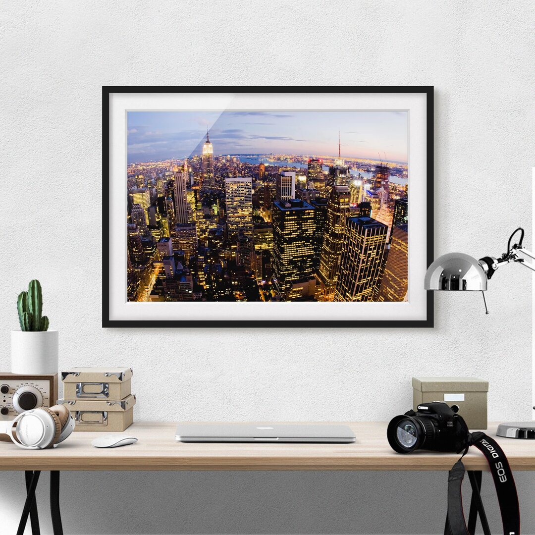 Gerahmtes Papierbild New York Skyline bei Nacht