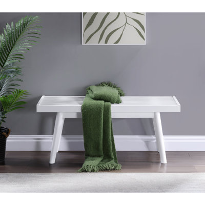 Banc en bois massif avec surface à lattes de 42,46 po de long, blanc - embellit le style long de la décoration intérieure et ajoute un élément séduisant à la chambre et au vestibule