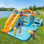 Jeu gonflable avec toboggan gonflable 13,17 pi x 10,1 pi 13 po avec soufflerie et glissade d'eau pour enfants Parc aquatique avec piscine / tunnel à requins / panier de basketball / but de soccer / baseball, château gonflable