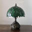 Lampe de table Simsbury Tiffany Feuilles de verre teinté vert avec ampoule DEL Base l 10 po x P 10 po x H 14 po *
