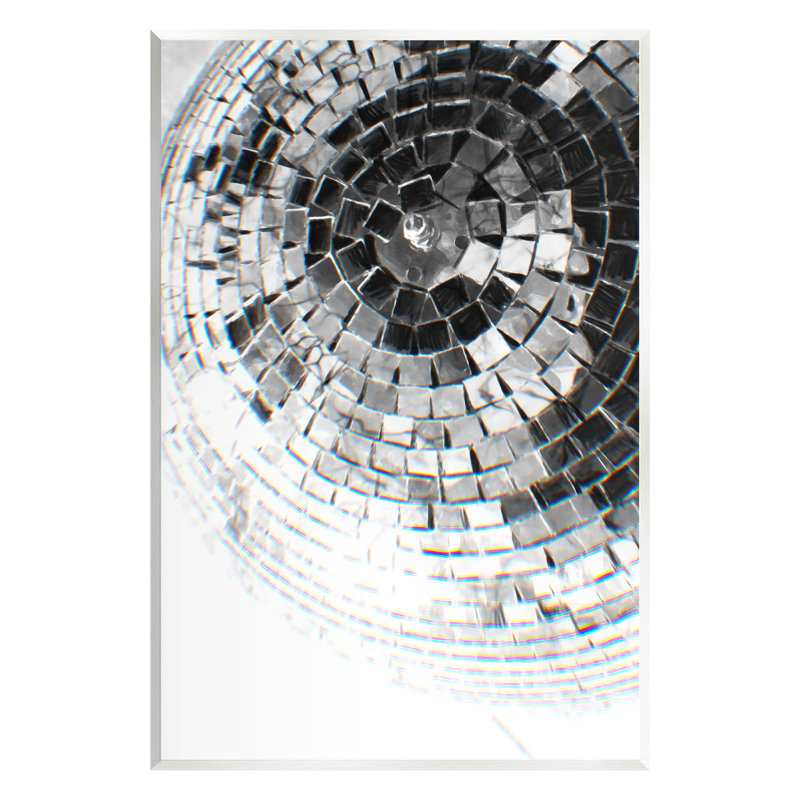 «Fading Disco Ball», photographie monochrome sur plaque murale par Ziwei Li, H 19 po x l 13 po x P 0,5 po