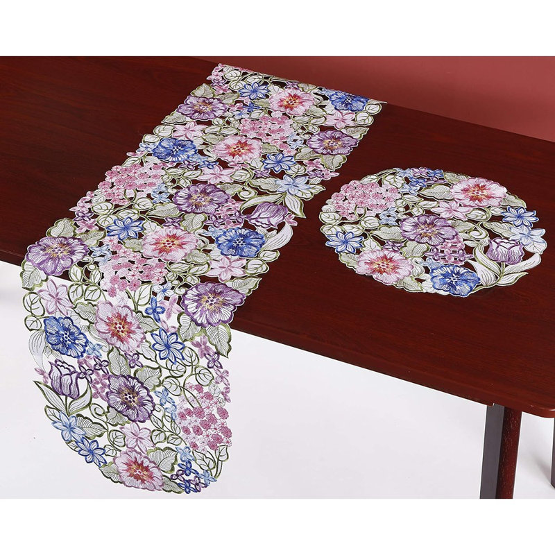 Chemin de table Cutwork