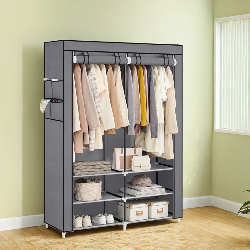 Vêtements et supports à vêtements