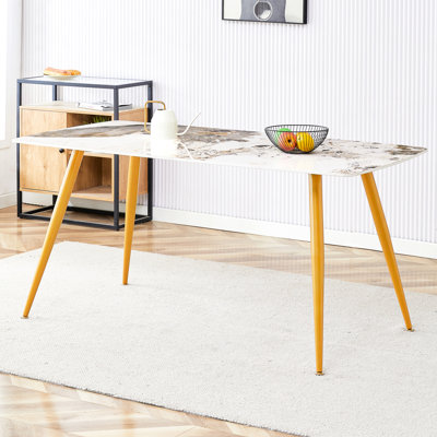Table de salle à manger en pierre frittée de conception moderne avec pieds dorés, 62,2 po x 34,6 po, base antidérapante, structure métallique ultramoderne facile à assembler, élégante et pratique