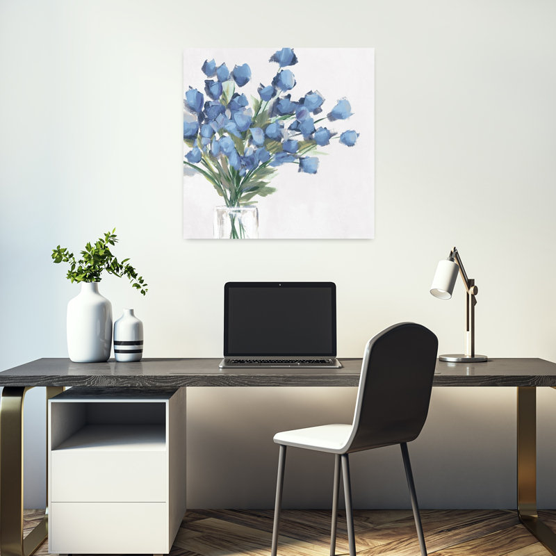 «Blue Blooms In Glass Vase», art mural contemporain abstrait, H 18 po x l 18 po