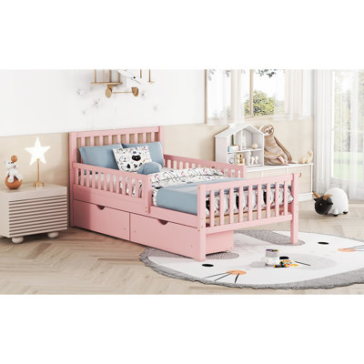 Lit simple en bois avec finition rose, garde-corps et plateforme de rangement fonctionnelle