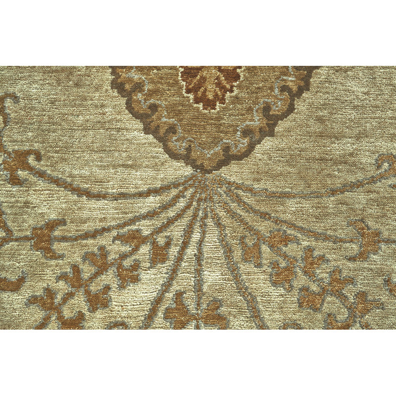 Wool Floral Area Rug in Green, Rectangle 2' x 3'