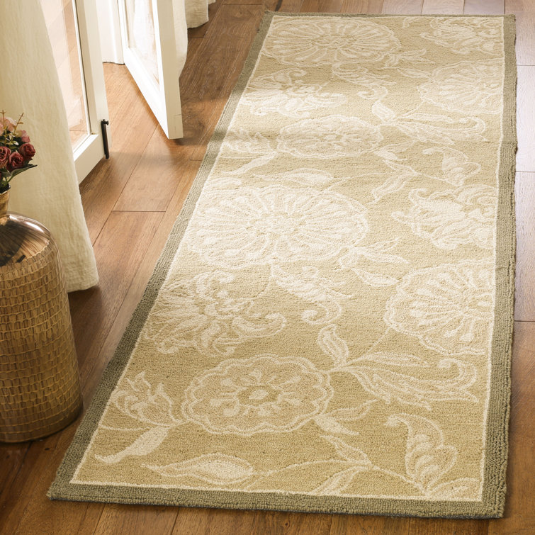 Jonsson Hand Hooked Wool Pile Floral Rug