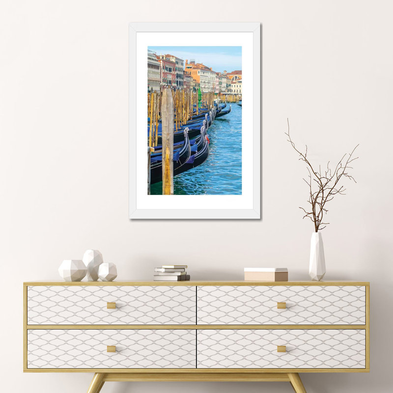 « Venice IV » par Ben Heine-reproduction de photo, Papier encadré blanc, Blanc, H 24 po x l 16 po x P 1 po