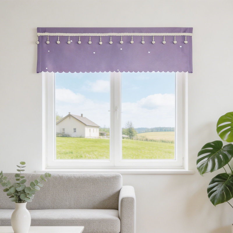 Rideau de cantonnière à pompon mauve à imprimé étoile mauve avec bordure festonnée, L 69 po x L 18 po