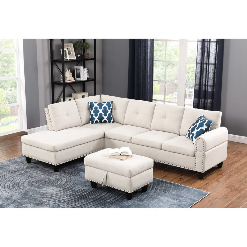 Canapé modulaire beige en L de 3 pièces avec rangement et coussins décoratifs, idéal pour se détendre à la maison, accoudoirs arrondis, touffetage subtil, garniture cloutée, structure en bois massif, ressorts attachés à la main en mousse à huit voies