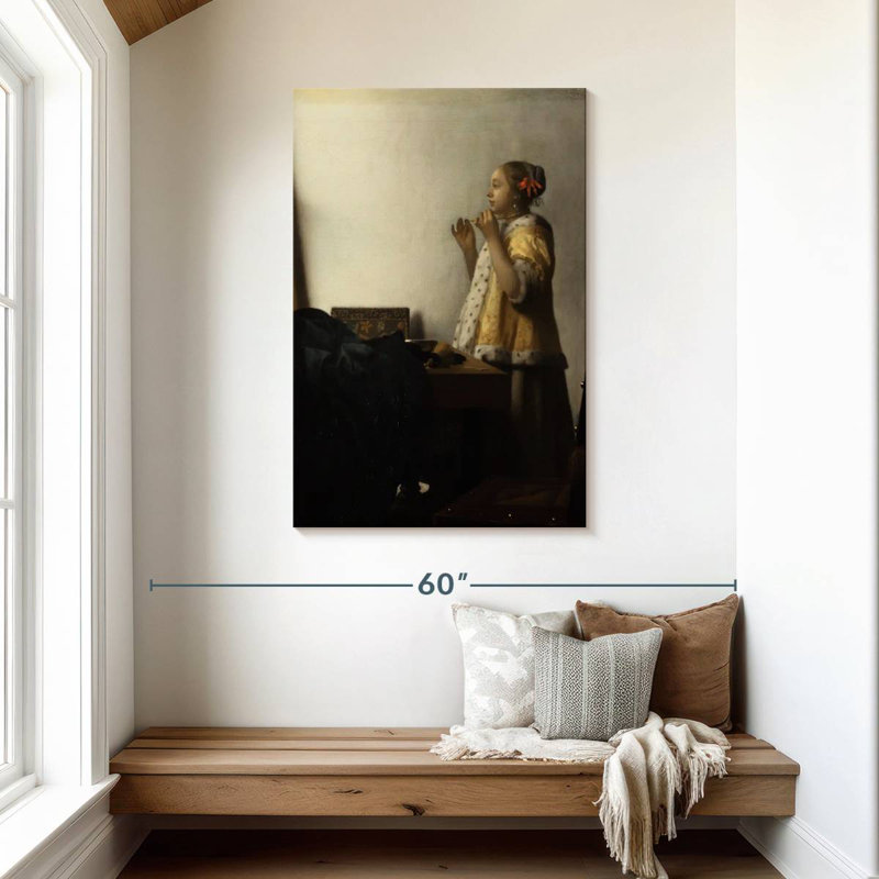 Femme Leisha avec un collier de perles, H 45 po x l 30 po