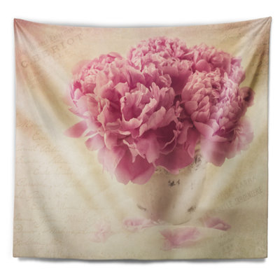 Bouquet de pivoines sur une tapisserie