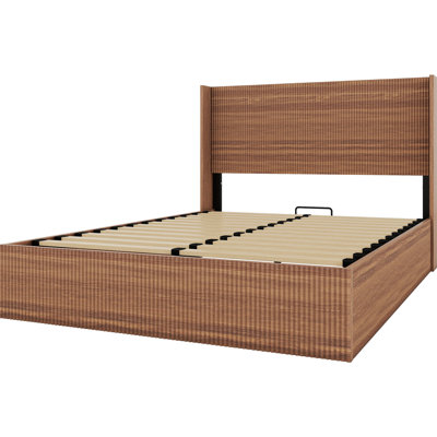 Structure de lit grand style français avec rangement surélevé, ton de bois naturel rustique, surface ondulée rainurée, connexion en acier inoxydable pour une grande stabilité en bois de pin, tête de lit chic ondulée