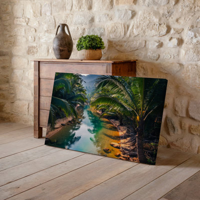 Toile, "Un paysage tropical serein avec un ruisseau sinueux qui coule doucement"