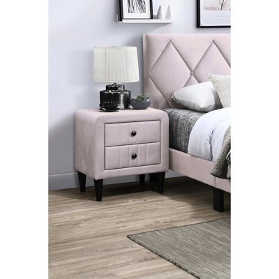 Table de chevet rose avec 2 tiroirs et une élégante armoire en velours pour une esthétique de chambre à coucher élégante