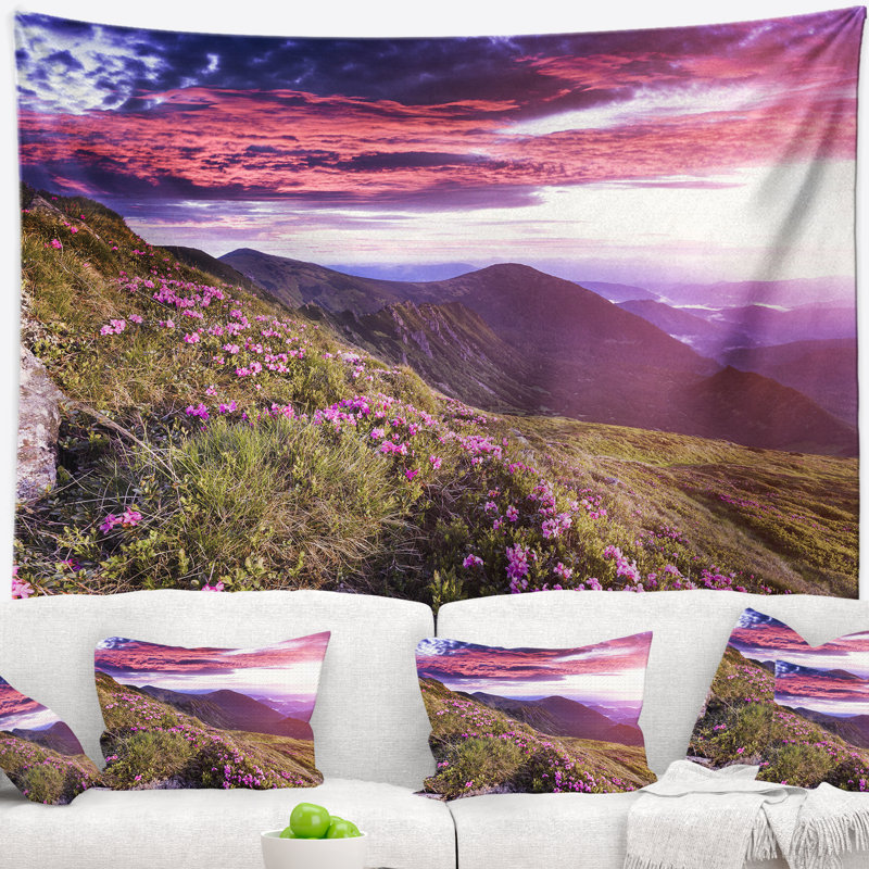 Tapisserie en polyester paysage de fleurs de rhododendron dans les montagnes avec accessoires de suspension inclus