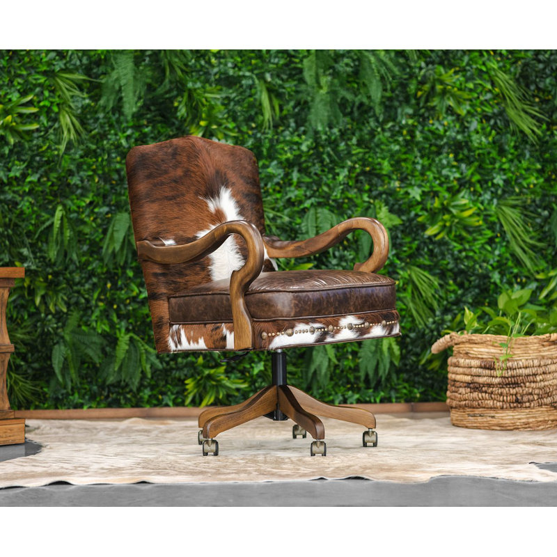 Chaise de bureau en cuir avec détails en peau de vache
