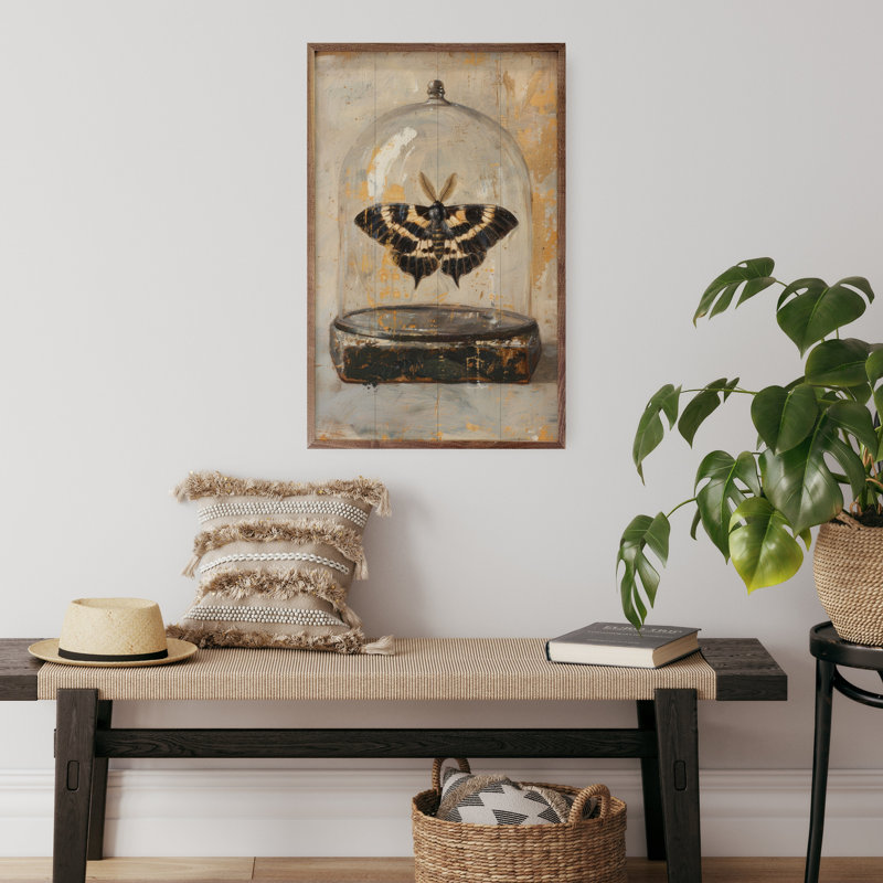 Glass Moth III par Petals Prints Design, H 36 po x l 24 po