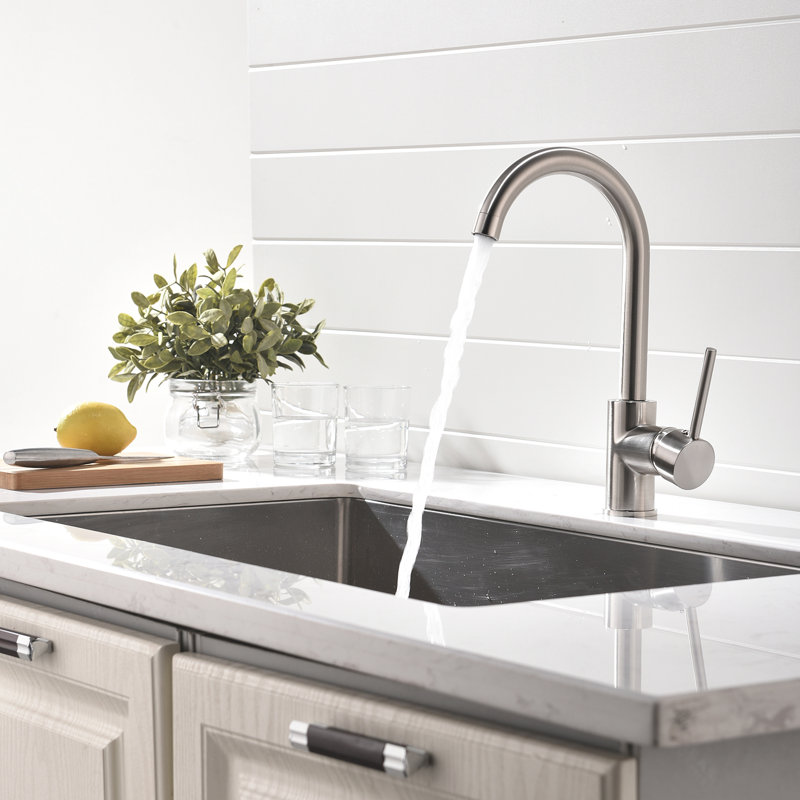 Robinet de cuisine à poignée simple avec conduites d'alimentation, Nickel brossé