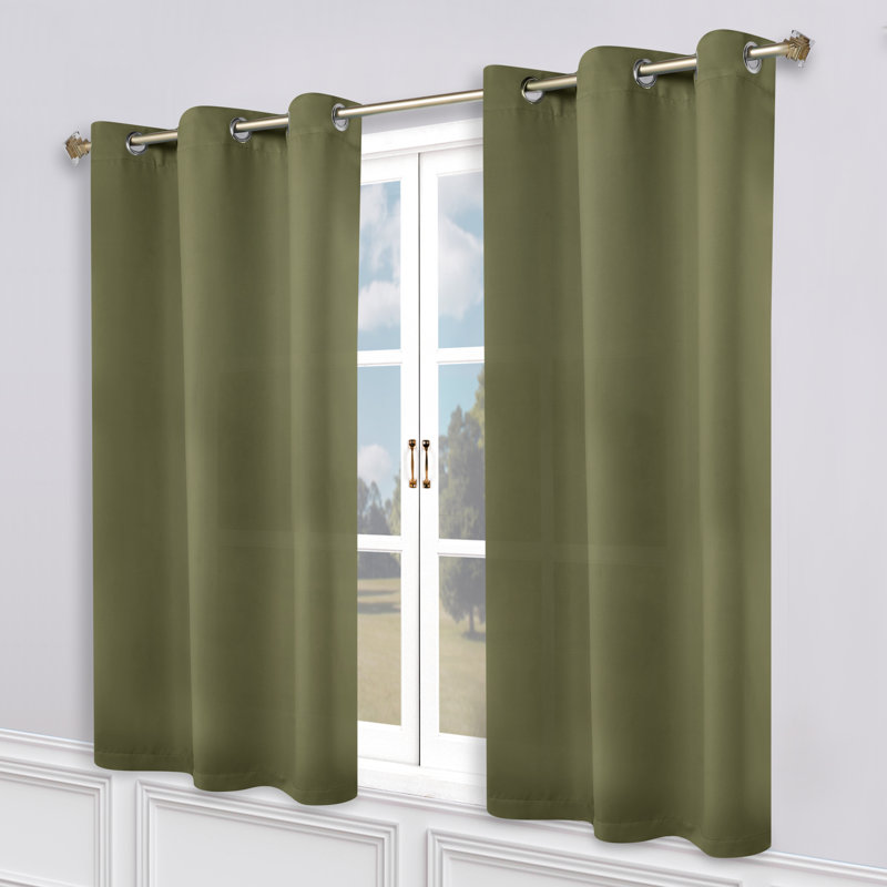 Paire de rideaux obscurcissant avec œillets Millendon, L 52 po x L 63 po, Vert olive