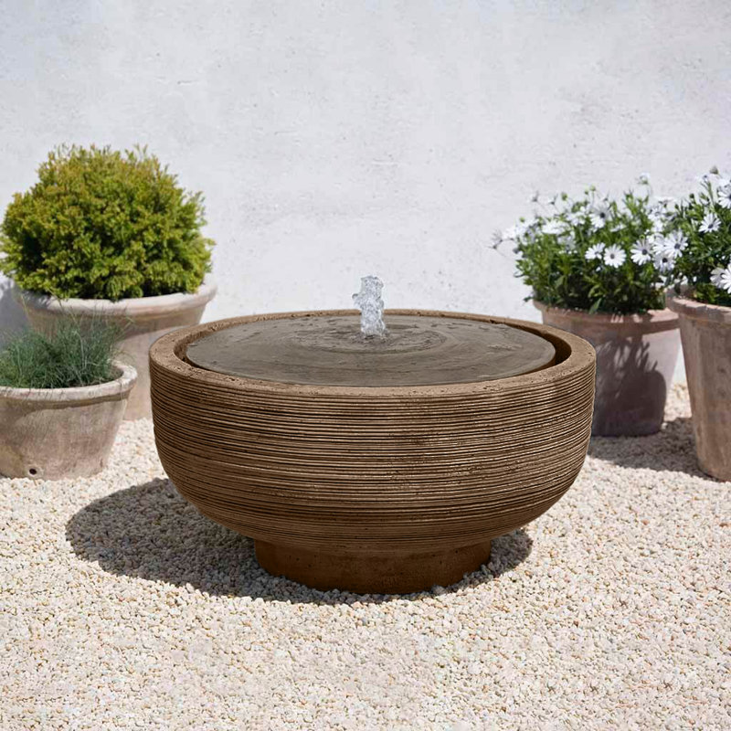 Fontaine en béton Girona, Pierre brune