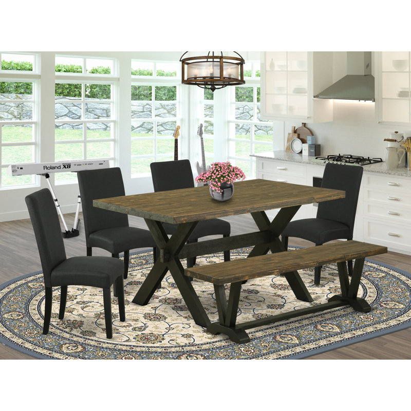 L'ensemble de table de cuisine 6 pièces comprend une table de salle à manger rectangulaire avec pieds en X et 4 chaises Parson en tissu de couleur noire avec banc, finition noire brossée