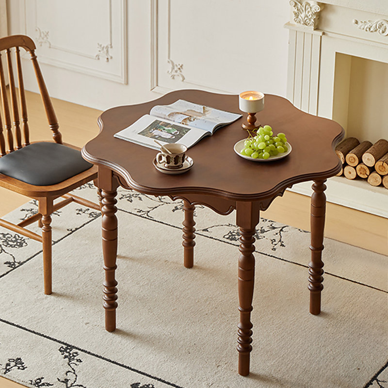 Table de salle à manger en bois massif de couleur châtaignier