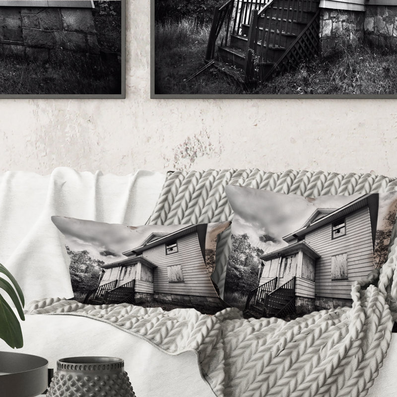 Coussin Broken Down Abandonné House - Country, 16 po x 16 po