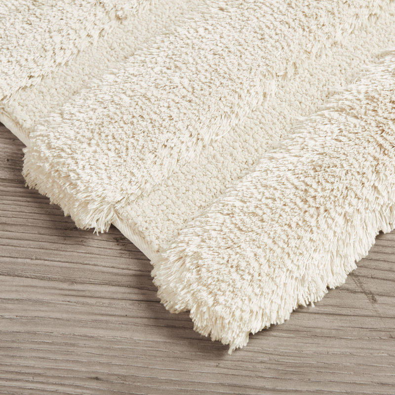 Casual Wheat Tufted Pearl Channel 21x34 Bath Rug