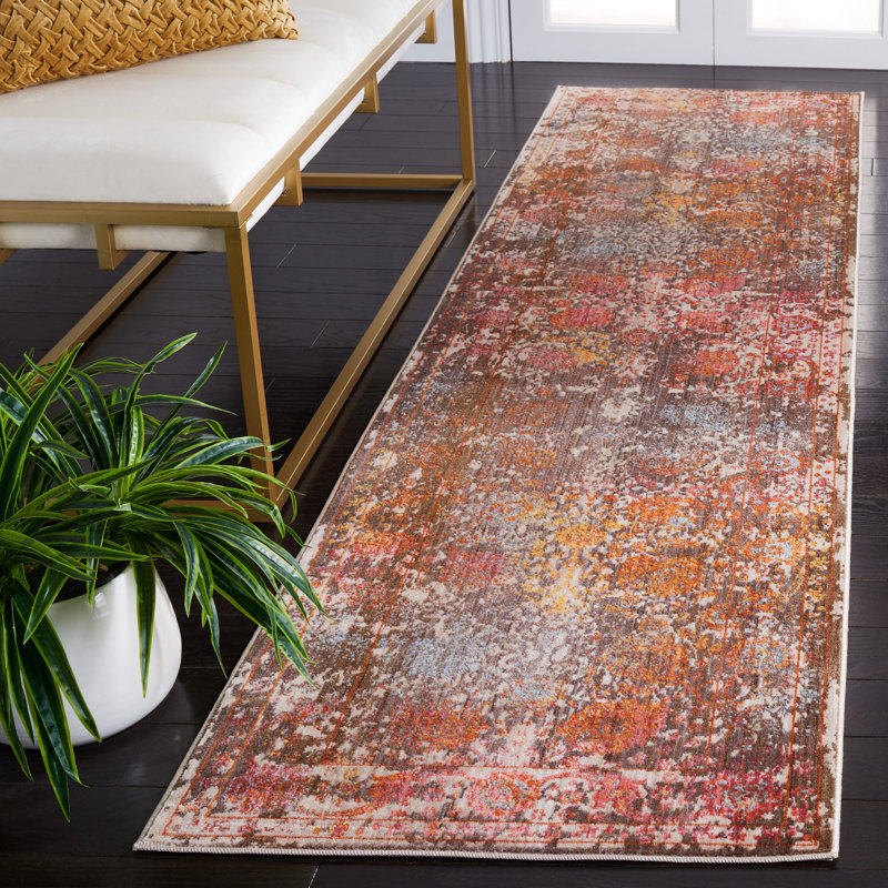 Tapis beige à motif floral Meldrum, Tapis de couloir 2 pi 2 po x 10 pi