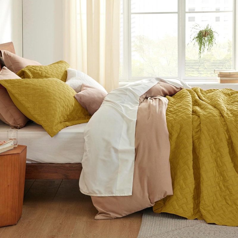 Best Seller Quilted Blanket - Textured Weave Pattern, Airy Lightweight Bed Covering,85gsm, King Quilt + 2 King Shams, Honey