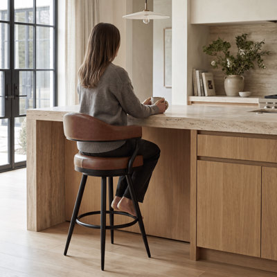 Tabouret de bar et de comptoir Adelita avec accoudoirs en similicuir et structure en métal