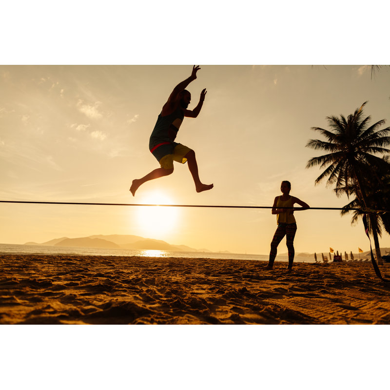 Balancing on Slackline - Photographie sur toile tendue, H 12 po x l 18 po