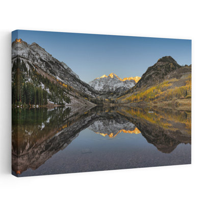 Réflexion de montagnes dans un lac marron, Bells Aspen, Pitkin County, Colorado, États-Unis, paysage contemporain abstrait, art naturel