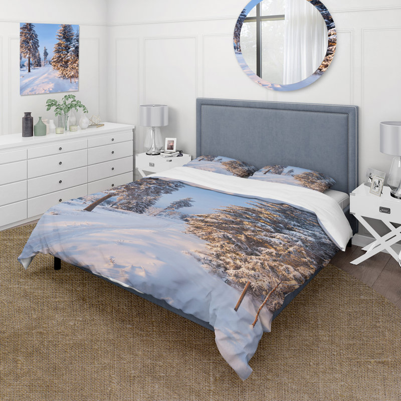 Sunshine Through Snowy Winter Landscape II - Ensemble de housse de couette Cabin & Lodge - Microfibre de polyester