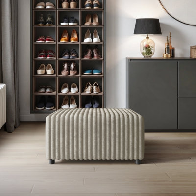 Repose-pieds en velours beige