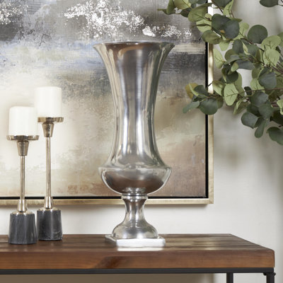 MoretinMarsh decorative vase