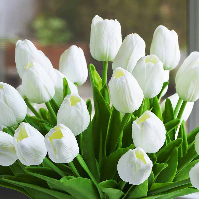 Arrangement floral tulipe véritable dans un vase