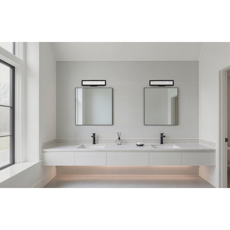 Éclairage pour meuble-lavabo à DEL de 5 po avec verre d'eau transparent Eastville, 898 lumens, H 4,75 po x l 18 po x P 2,5 po