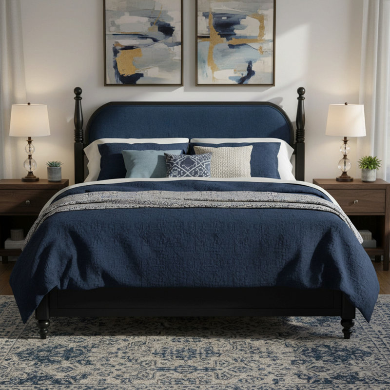 Structure de très grand lit, plateforme en bois massif avec lattes, mobilier de chambre moderne bleu marine et noir, aucun sommier nécessaire