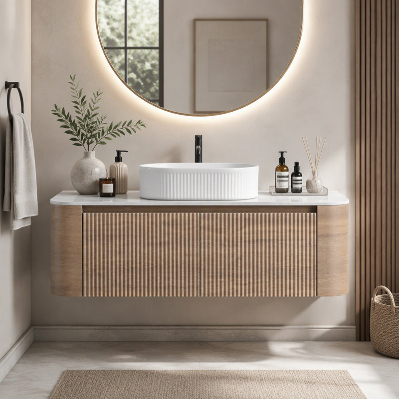Meuble-lavabo mural de 122 cm (48 po) avec comptoir en pierre frittée, lavabo ovale blanche en céramique et porte-serviettes.