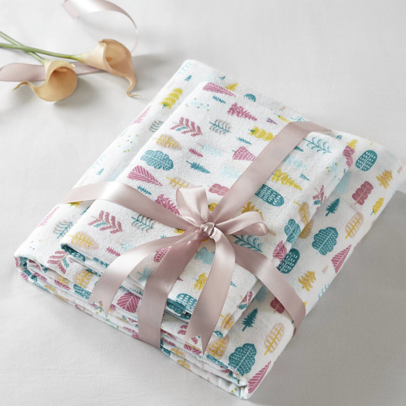 Ensemble de draps en flanelle de coton 4 pièces pour grand lit, conception à motif d'arbres de Noël blanc, drap-housse entièrement élastiqué, lavable à la machine, livré avec tous les accessoires, arbres imprimés, chaud, facile à entretenir