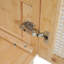 Meuble-lavabo de 30 pouces fabriqué à partir de matériaux naturels, avec des portes en rotin faites à la main et des mécanismes de fermeture en douceur