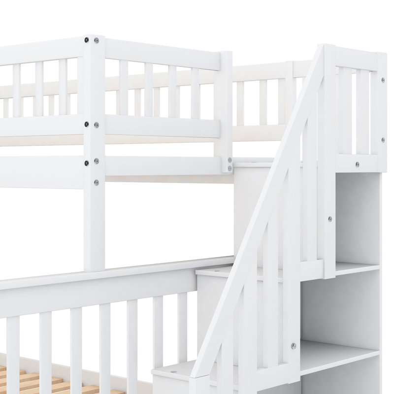 Lit superposé simple au-dessus de l'escalier simple en pin massif et espace de rangement fonctionnel en bois massif