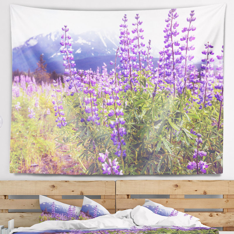 Tapisserie florale en Alaska avec fleurs mauves, H 50 po x l 60 po