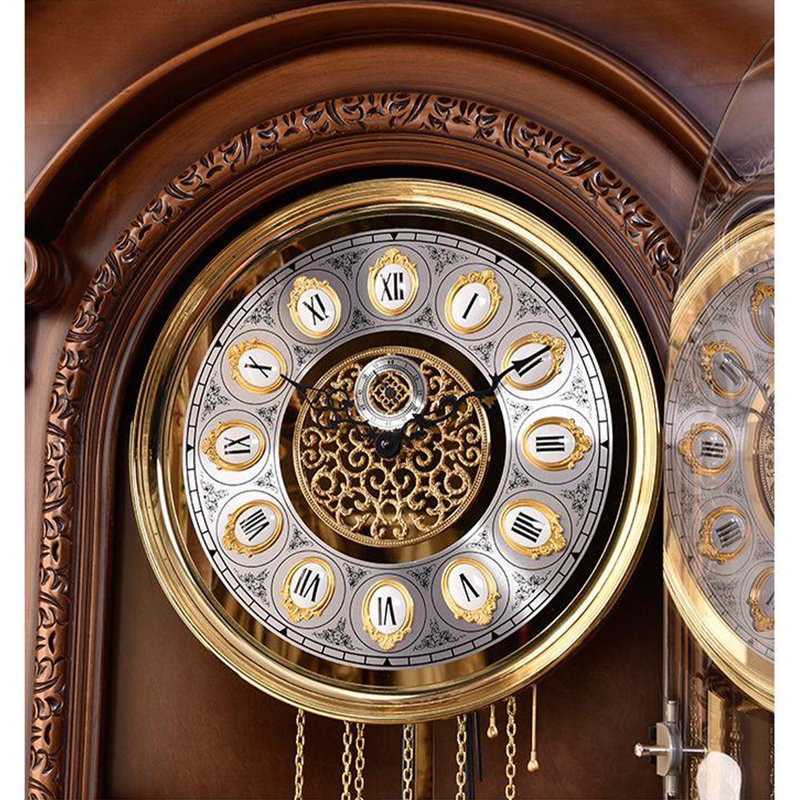 Horloge sur pied en titane